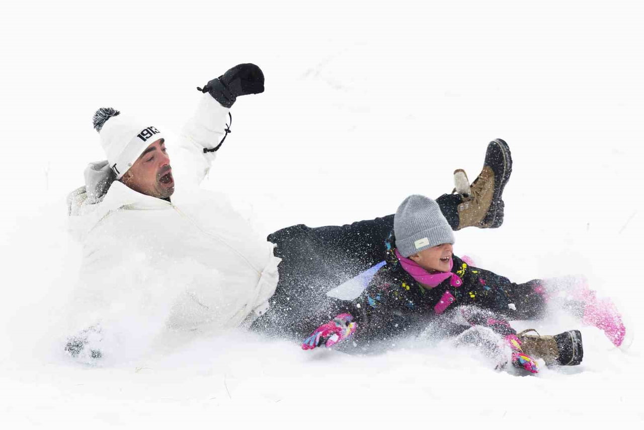 ABD’Yİ ETKİSİ ALTINDA ALAN SOĞUK HAVA VE KAR FIRTINASINDA HAYATINI KAYBEDENLERİN SAYISI 30’A...