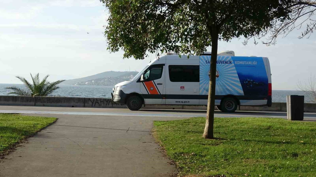 ADALAR AÇIKLARINDA DENİZE DÜŞTÜĞÜ DEĞERLENDİRİLEN BİR ŞAHSIN BULUNMASI İÇİN BAŞLATILAN ARAMA...