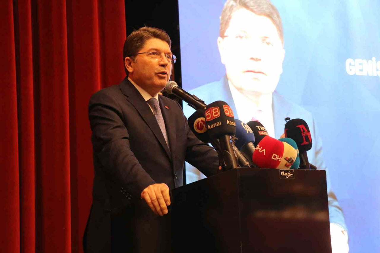 ADALET BAKANI YILMAZ TUNÇ, SİVAS’TA YAPTIĞI KONUŞMADA  TÜRKİYE’DE ADALETİN TESİSİ NOKTASINDA...