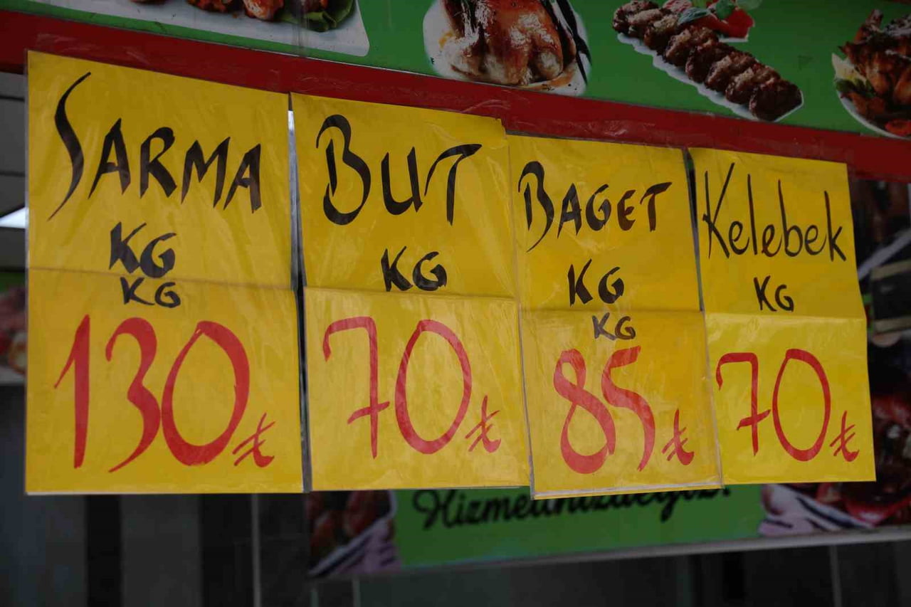 ADANA'DA GEREK ZEHİRLENME VAKALARININ ARTMASIYLA GEREKSE DE TAVUK ÜRETİMİ FAZLALIĞI NEDENİYLE...