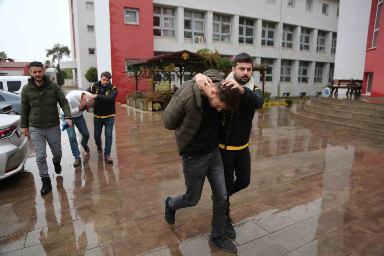 ADANA'DA KARGOYLA GÖNDERİLMEK İSTENEN KAÇAK SİGARALARI POLİSE İHBAR EDEN KAMİL ÇELİK'İ (31)...