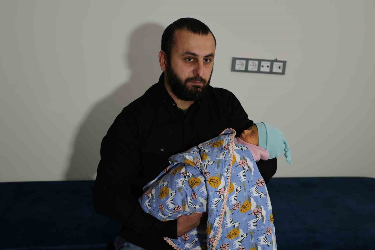 ADANA'DA YAŞAYAN MAHMUT VE ÜLVİYE DENİZ ÇİFTİ, YENİDOĞAN BEBEKLERİNDEN TOPUK KANI ALDIRMAK...