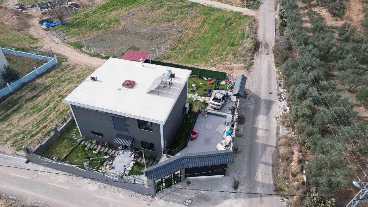 ADANA’DA İKİ ÇOCUĞUNU ÖLDÜRDÜKTEN SONRA İNTİHAR EDEN BABANIN, KENDİLERİNİ TERK ETTİĞİ ÖNE SÜRÜLEN...