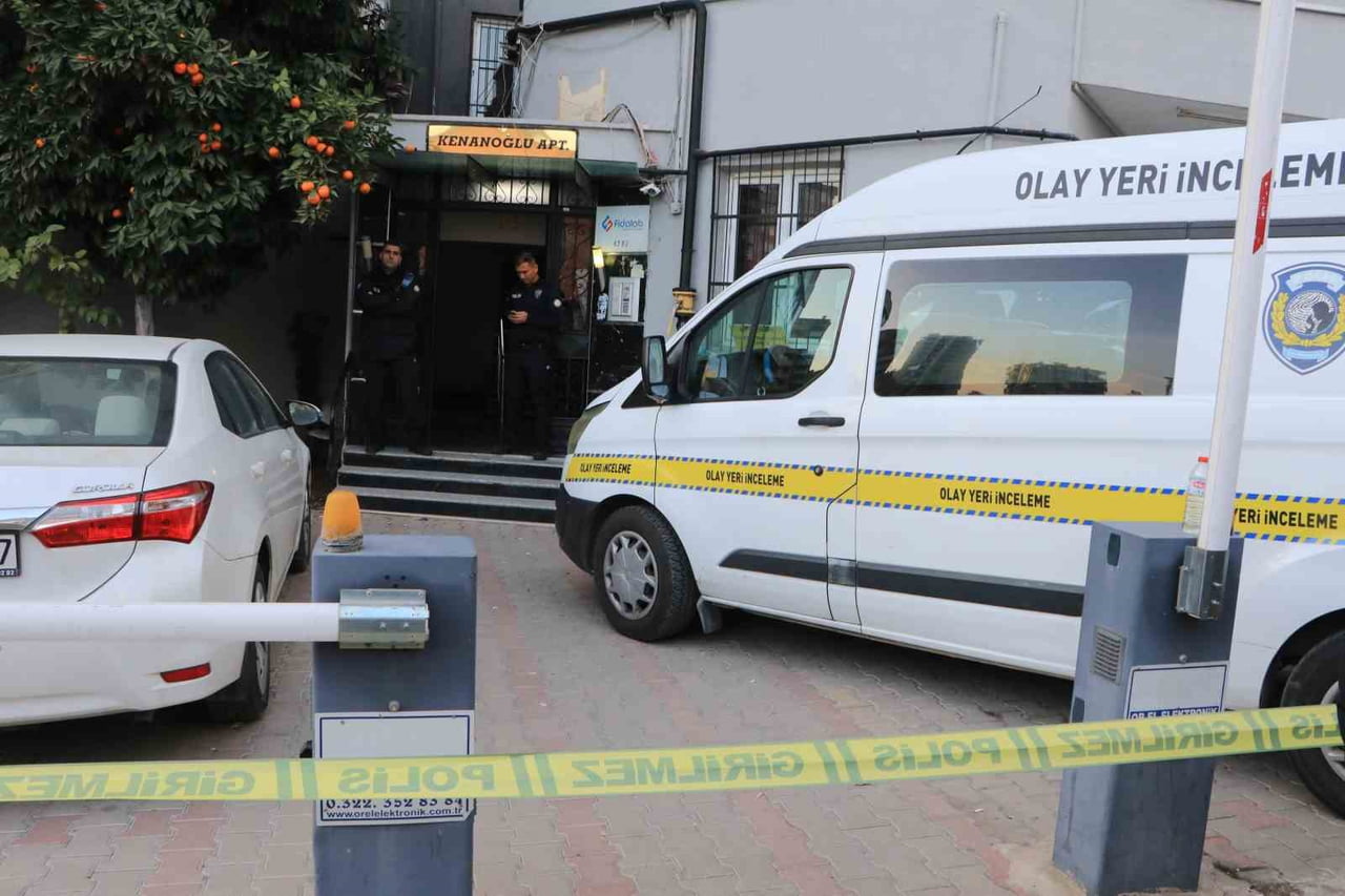 ADANA’DA YAKLAŞIK 10 YIL ÖNCE ALDIĞI EV KENDİSİNE TESLİM EDİLMEYİNCE VE PARASINI GERİ ALAMAYINCA...