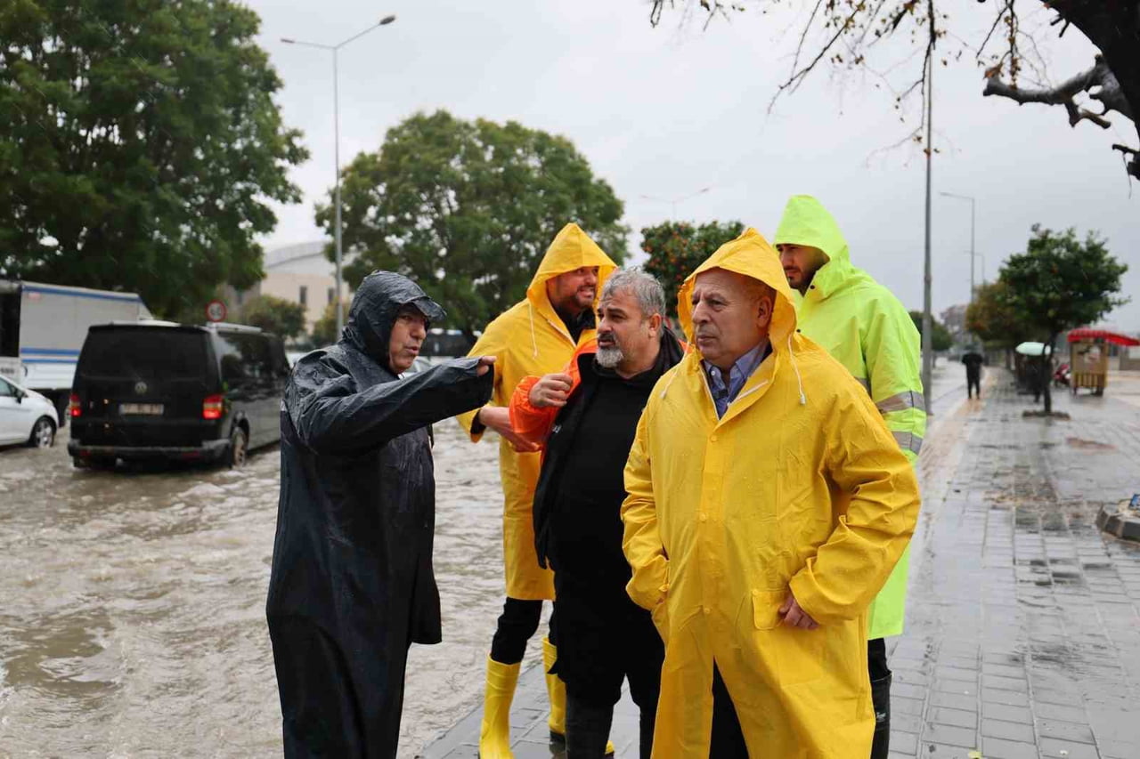 ADANA GENELİNDE ETKİLİ OLAN YOĞUN SAĞANAK YAĞIŞ NEDENİYLE YÜREĞİR BELEDİYESİ, İLGİLİ TÜM...