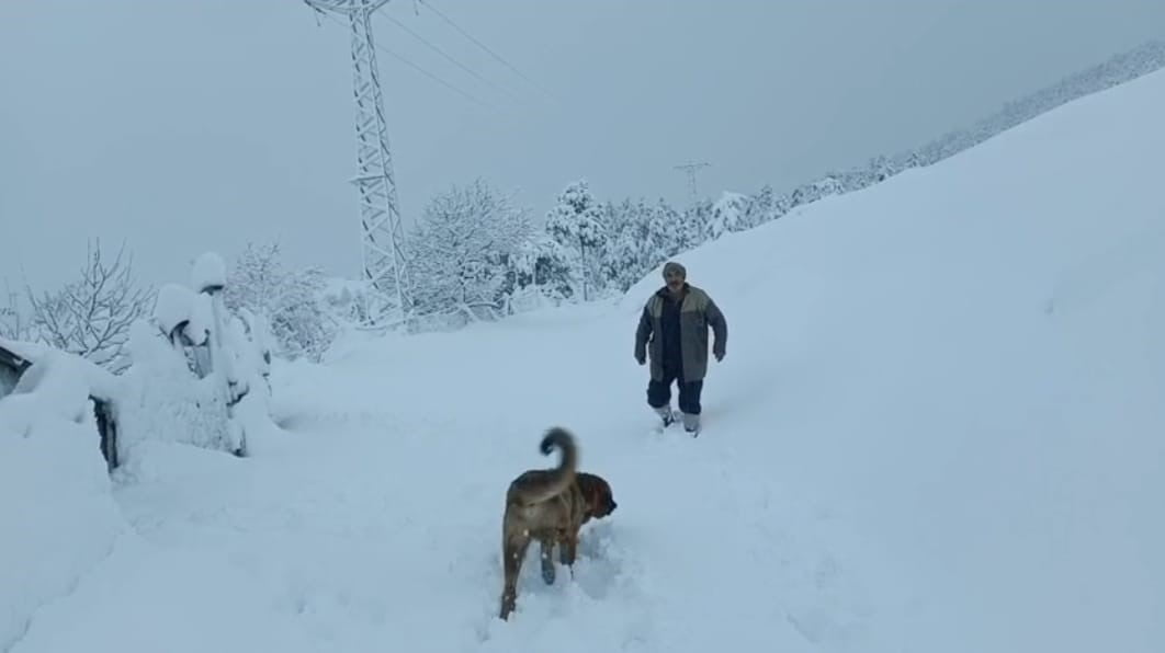 ADANA’NIN TUFANBEYLİ VE SAİMBEYLİ İLÇELERİNDE GECE SAATLERİNDE YOĞUN KAR YAĞIŞI VE TİPİ NEDENİYLE...