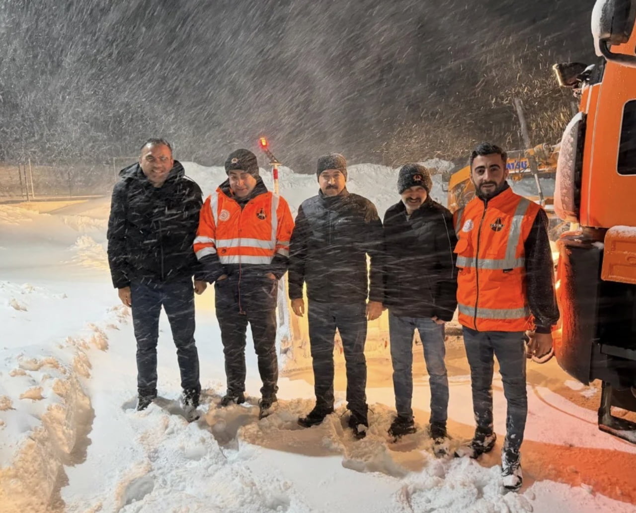 ADIYAMAN’IN ÇELİKHAN- MALATYA KARAYOLU YOĞUN KAR YAĞIŞI VE TİPİ NEDENİYLE ULAŞIMA...