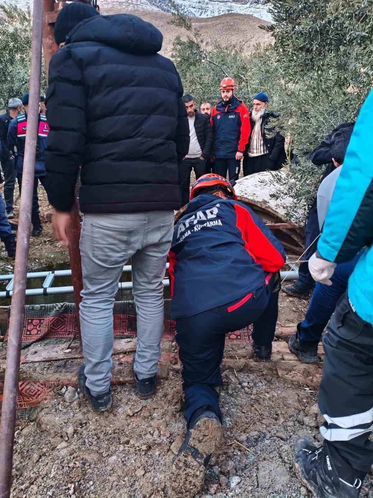 ADIYAMAN’IN KAHTA İLÇESİNDE METRELERCE DERİNLİKTEKİ KUYUYA DÜŞEN GENÇ, YAPILAN OPERASYONLA...