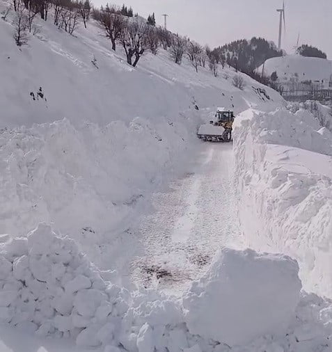 ADIYAMAN’IN SİNCİK İLÇESİNDE ETKİLİ OLAN YOĞUN KAR YAĞIŞI NEDENİYLE BAZI KÖYLERE ULAŞIM...