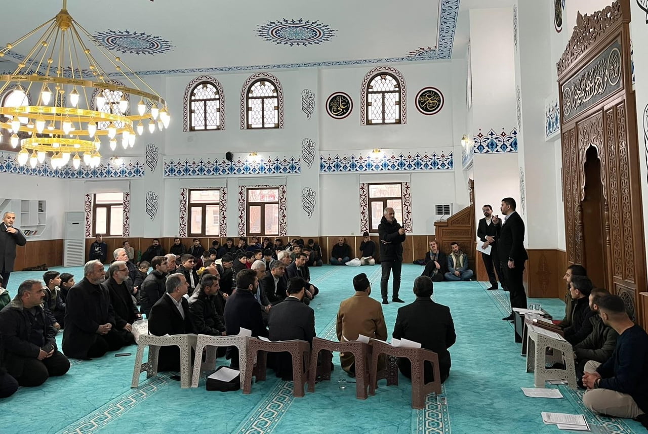 ADIYAMANLI GENÇ HATİPLER, SAMSAT İLÇESİNDE DÜZENLENEN HUTBE OKUMA YARIŞMASINDA KIYASIYA MÜCADELE...