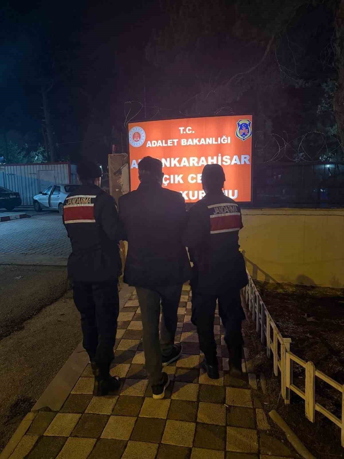 AFYONKARAHİSAR'DA ÇEŞİTLİ SUÇLARDAN ARANAN 51 ŞAHIS JANDARMA TARAFINDAN YAKALANIRKEN, ŞAHISLARDAN...