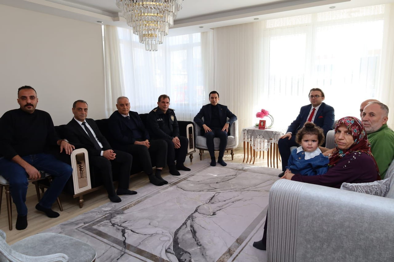 AFYONKARAHİSAR'IN DİNAR KAYMAKAMI HASAN UĞUZ, ŞEHİT AİLELERİNİN TÜRK MİLLETİNE EN BÜYÜK EMANET...