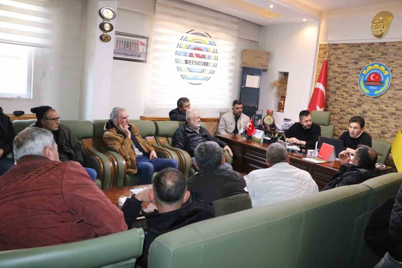 AFYONKARAHİSAR'IN SANDIKLI İLÇESİNDE 2026 YILI ŞEKER PANCARI EKİM KOTASINA 10 BİN TON İLAVE...