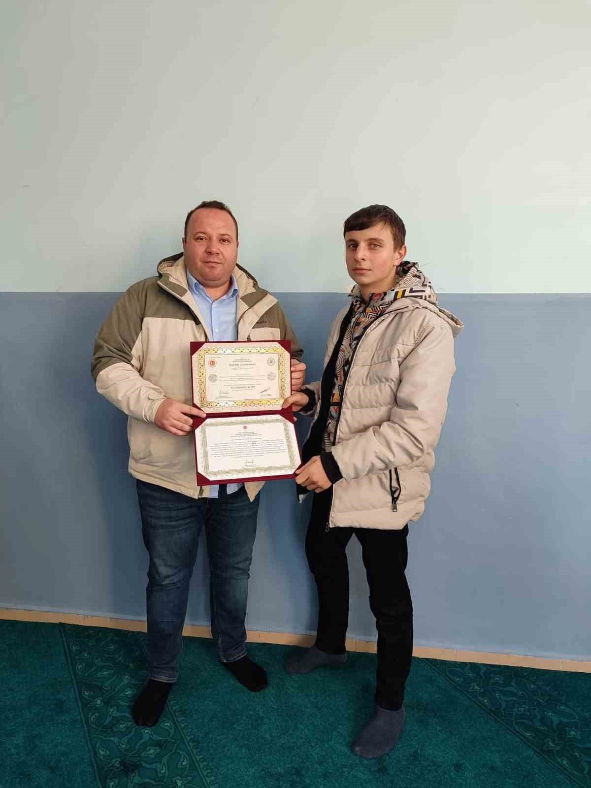 AFYONKARAHİSAR’IN ŞUHUT İLÇESİNDEKİ BÖLGE YATILI ERKEK HAFIZLIK KUR’AN KURSUNDA HAFIZLIK EĞİTİMİNİ...