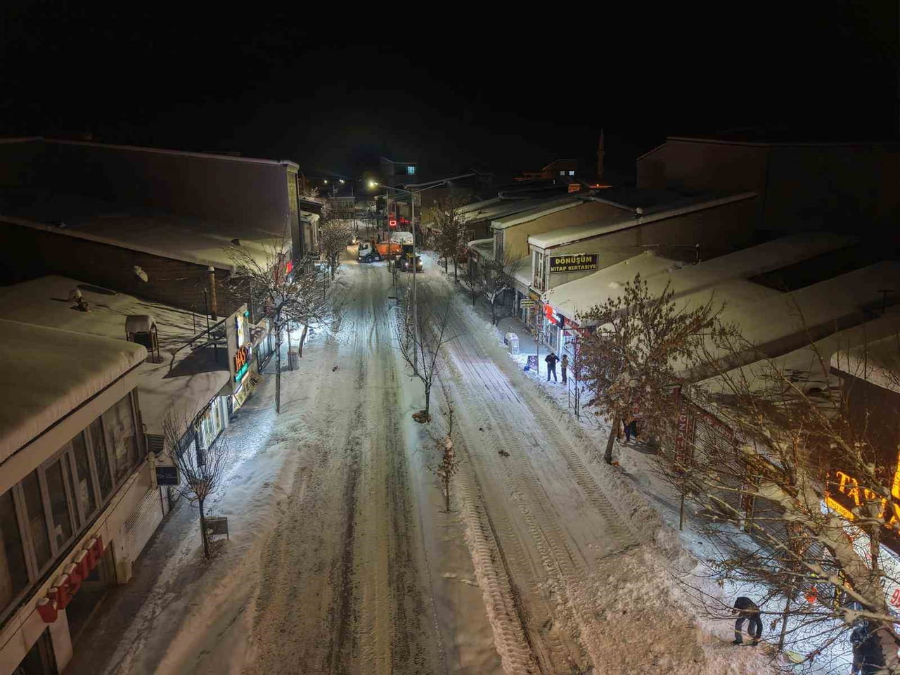 AĞRI'NIN PATNOS İLÇE MERKEZİNDE ÜÇ GÜNDÜR ETKİSİNİ ARTIRARAK DEVAM EDEN YOĞUN KAR YAĞIŞI, HAYATI...