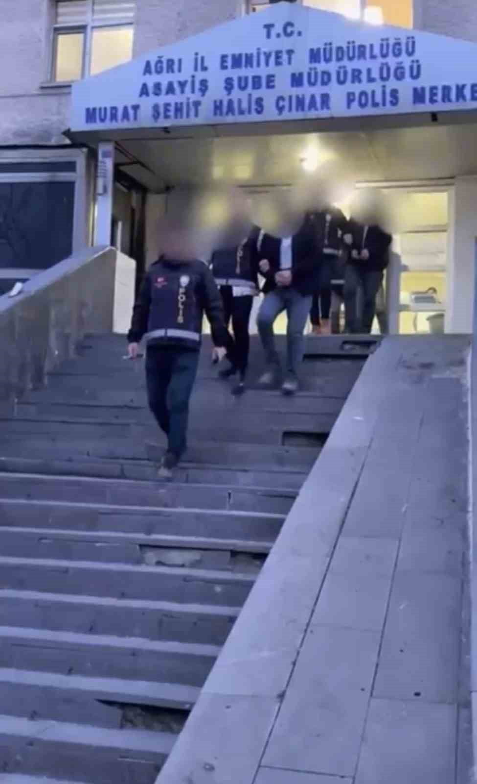 AĞRI’DA ARANAN 5 ŞÜPHELİ YAKALANDI