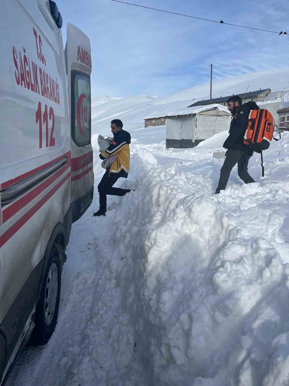 AĞRI’DA SAĞLIK EKİPLERİ EVDE DOĞUMA YETİŞTİ
