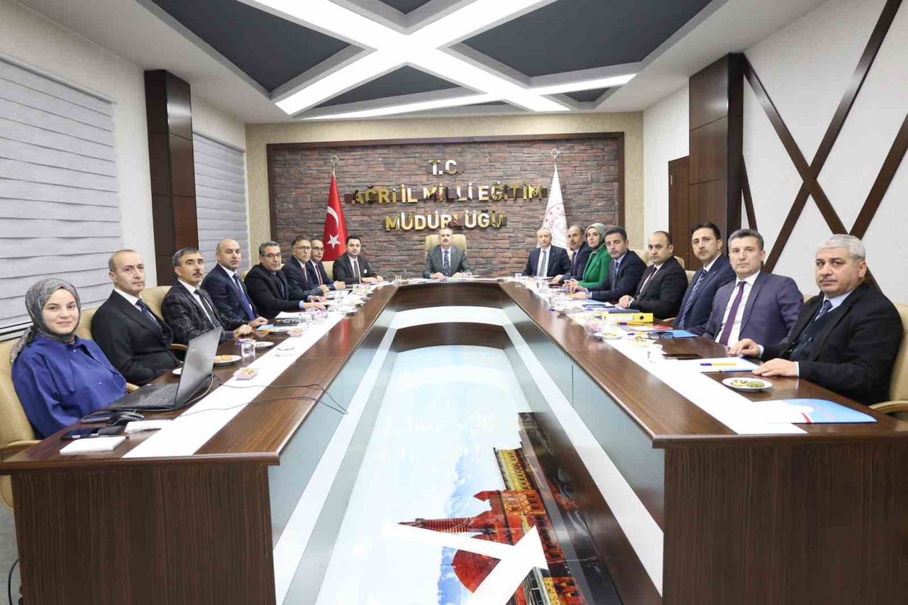 AĞRI VALİSİ ÖNDER BOZKURT, ELEŞKİRT İLÇESİNİ ZİYARET EDEREK İLÇEDE YÜRÜTÜLEN ÇALIŞMALAR HAKKINDA...