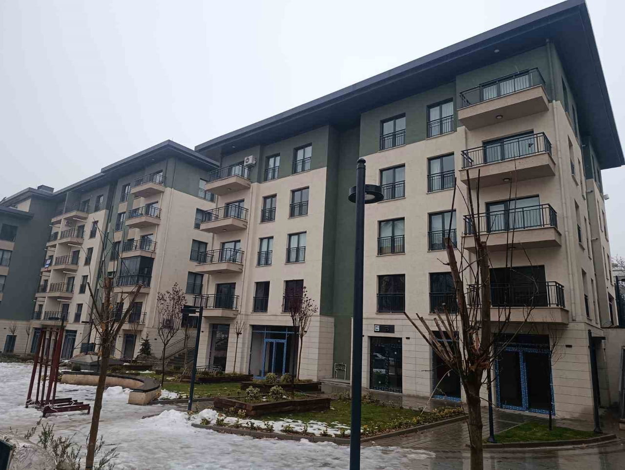 AHRAMANMARAŞ MERKEZLİ MEYDANA GELEN 6 ŞUBAT DEPREMLERİNİN ARDINDAN BAHÇELİEVLER MAHALLESİNDE...