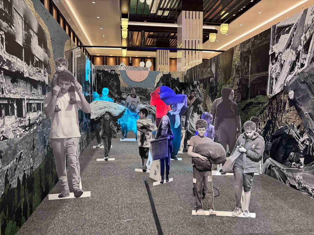 AİLE VE SOSYAL HİZMETLER BAKANLIĞINCA DÜZENLENEN ‘BÜTÜN MUTLU AİLELER BİRBİRİNE BENZER’ SERGİSİNDE...