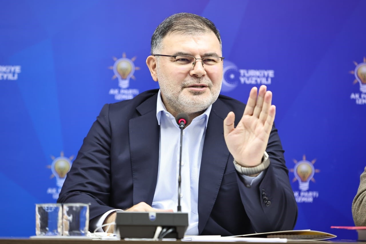 AK PARTİ İZMİR İL BAŞKANI BİLAL SAYGILI, BORNOVA’DA DEPREME DAYANIKSIZ OLDUĞU GEREKÇESİYLE YIKILAN...