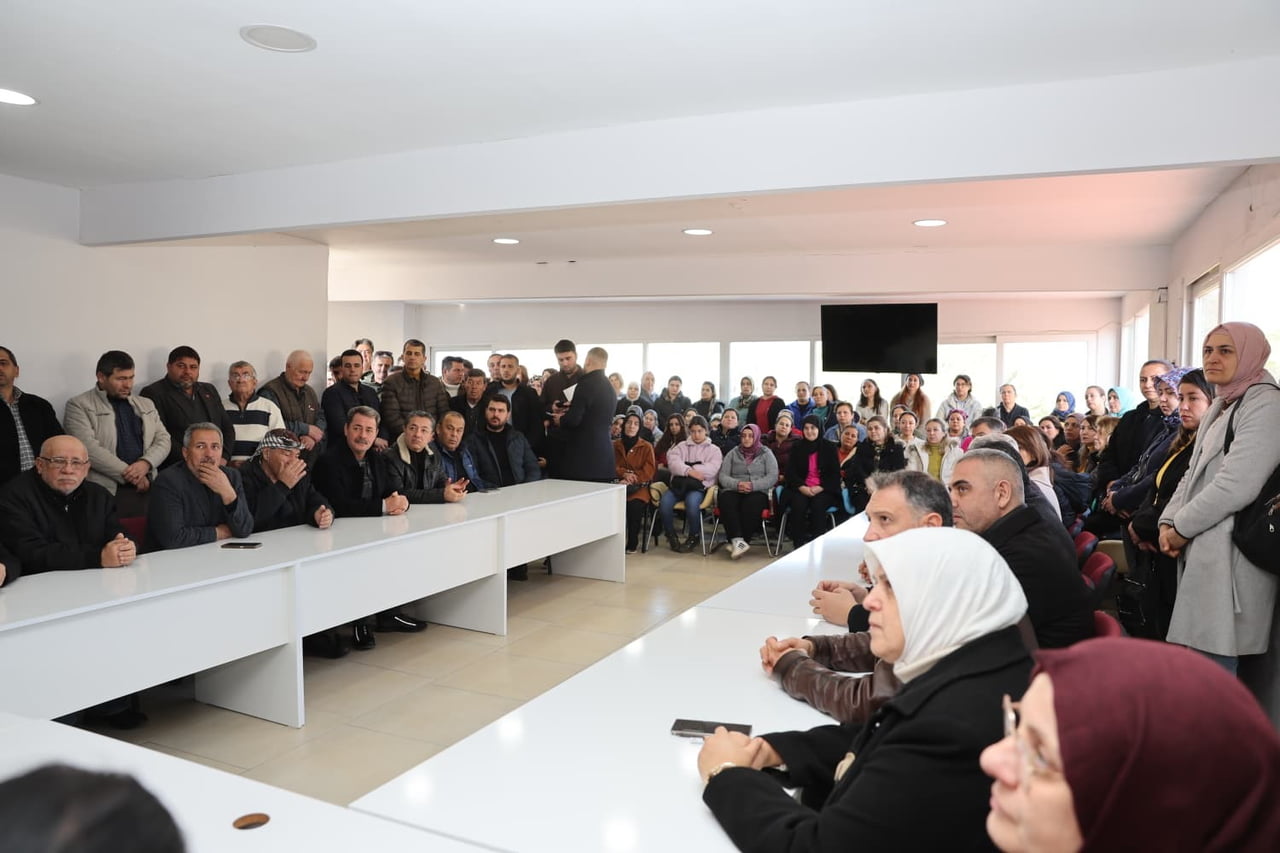 AK PARTİ İZMİR İL BAŞKANI BİLAL SAYGILI, ÖDEMİŞ İLÇE BİNASINDA TEŞKİLAT ÜYELERİ İLE...