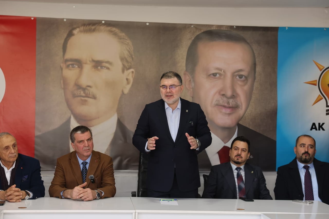 AK PARTİ İZMİR İL BAŞKANI BİLAL SAYGILI, ÖDEMİŞ İLÇE BİNASINDA TEŞKİLAT ÜYELERİ İLE...