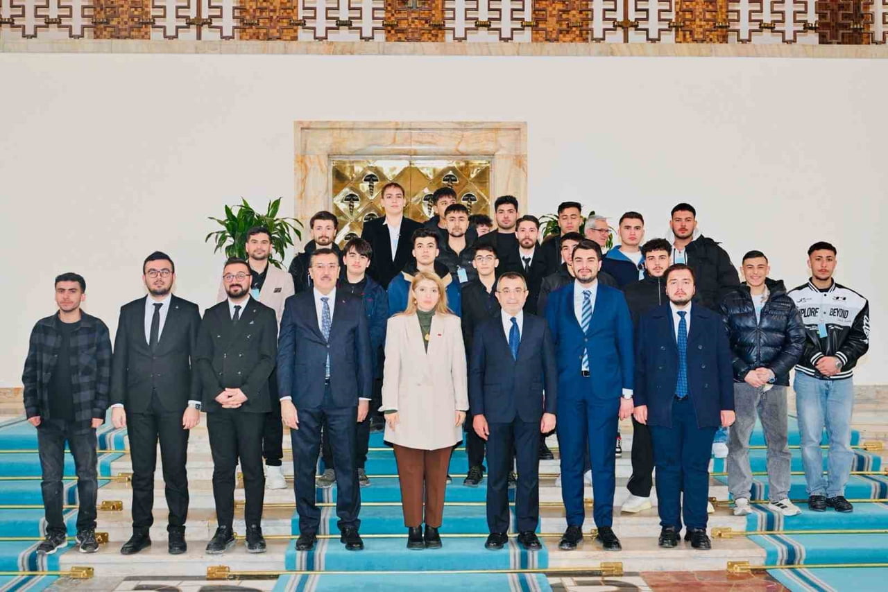 AK PARTİ MALATYA MİLLETVEKİLİ İNANÇ SİRAÇ KARA ÖLMEZTOPRAK, MALATYA GENÇLİK KOLLARI TEŞKİLATI’NI...