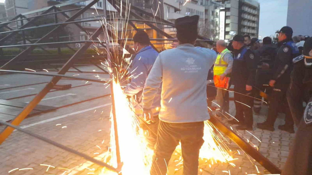 AK PARTİLİ ÇERÇİOĞLU, KUŞADASI HALKININ HİZMET HAKKINA SALDIRDI