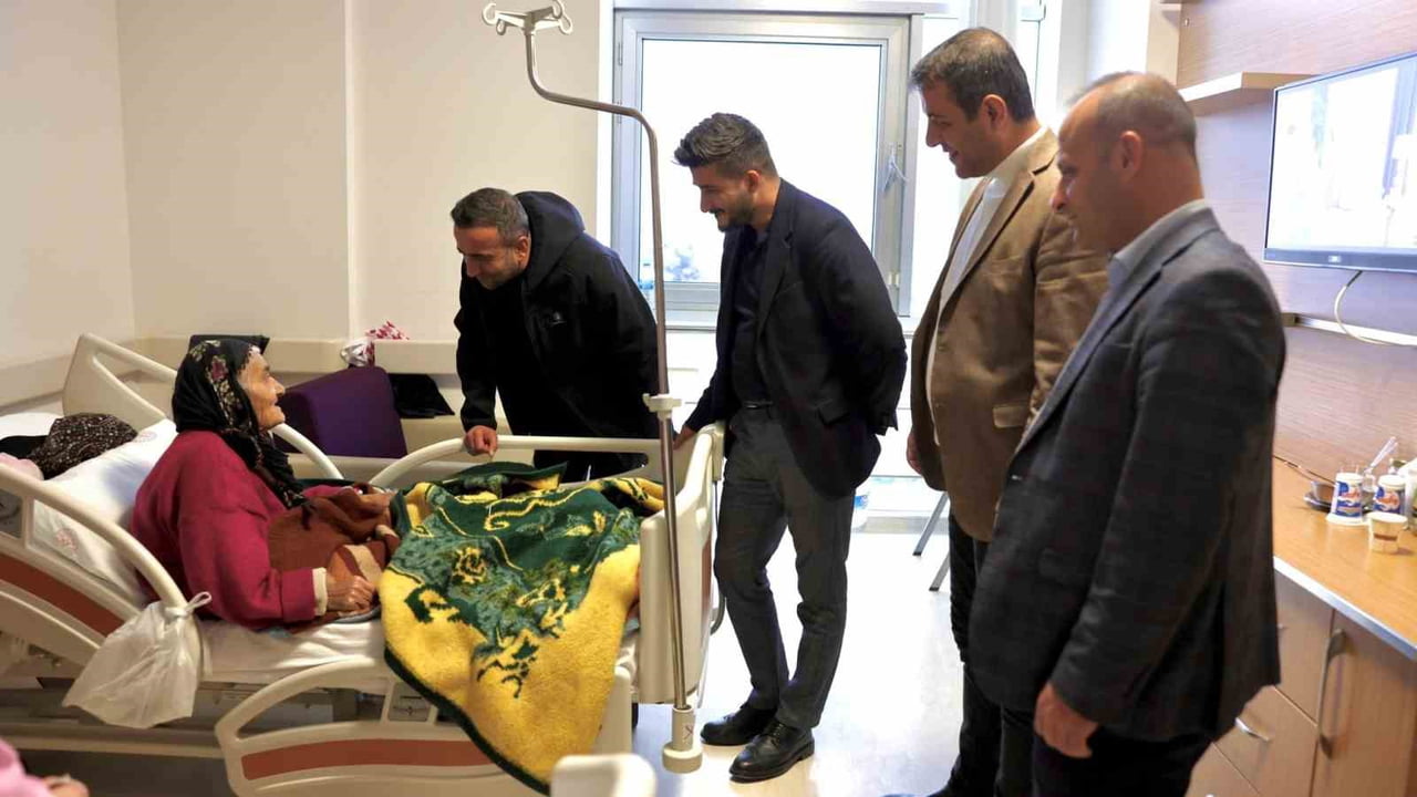 AKÇADAĞ BELEDİYE BAŞKANI ULUTAŞ’TAN HASTANE ZİYARETİ