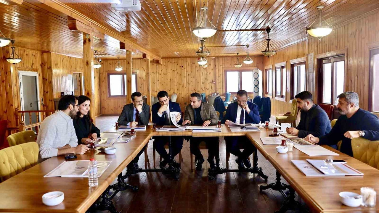 AKÇADAĞ’DA LEVENT VADİSİ VE HÖYÜK ALANI İÇİN PROJE DEĞERLENDİRME TOPLANTISI