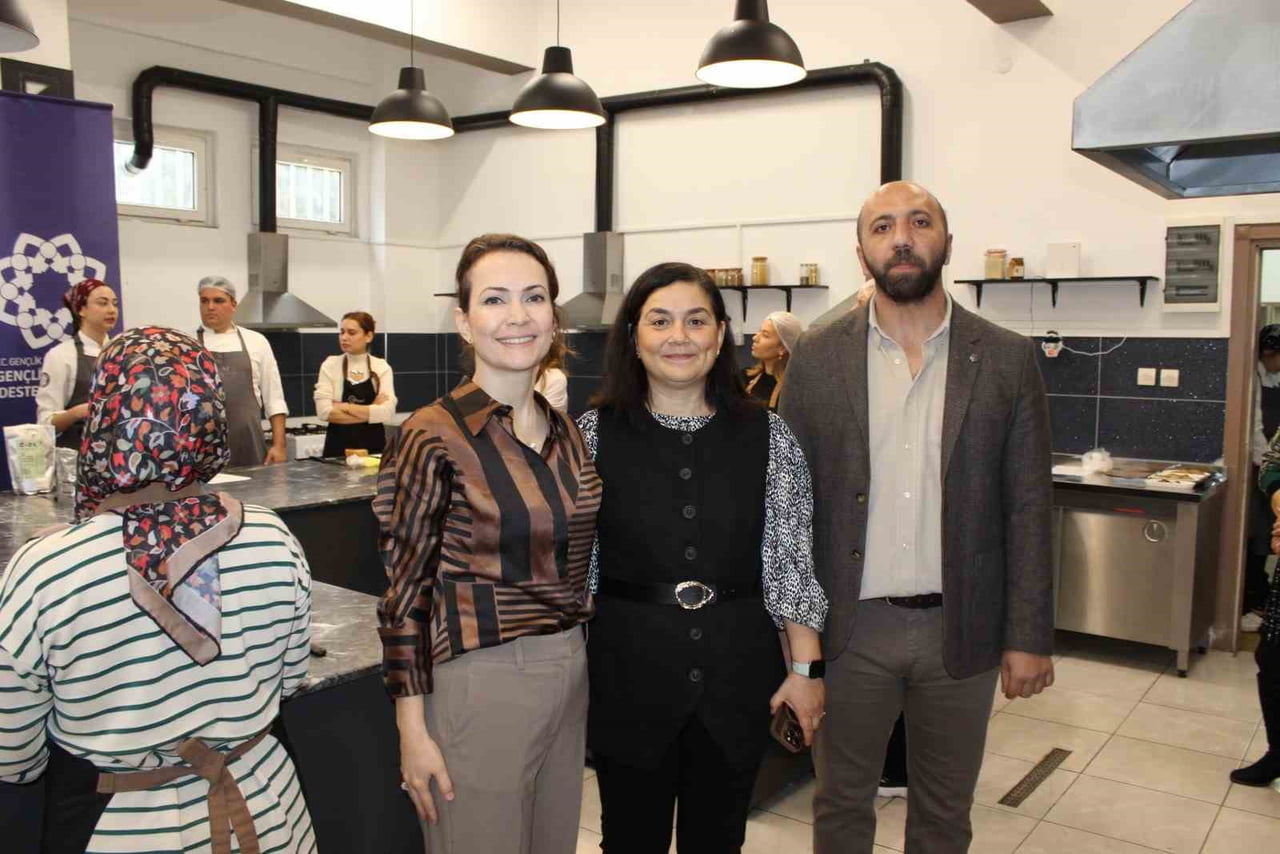 AKDENİZ ÜNİVERSİTESİ’NDE FENİLKETONÜRİ HASTALIĞINA (PKU) SAHİP ÇOCUKLAR VE AİLELERİNE DÜŞÜK...