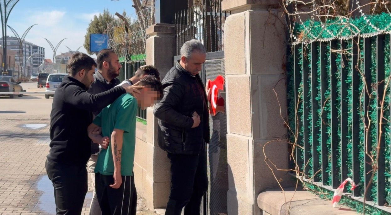 AKSARAY’DA ARALARINDA TARTIŞIP KAVGA EDEN VE 15 YAŞINDAKİ ÇOCUĞUN POMPALI TÜFEKLE VURULDUĞU OLAYDA...