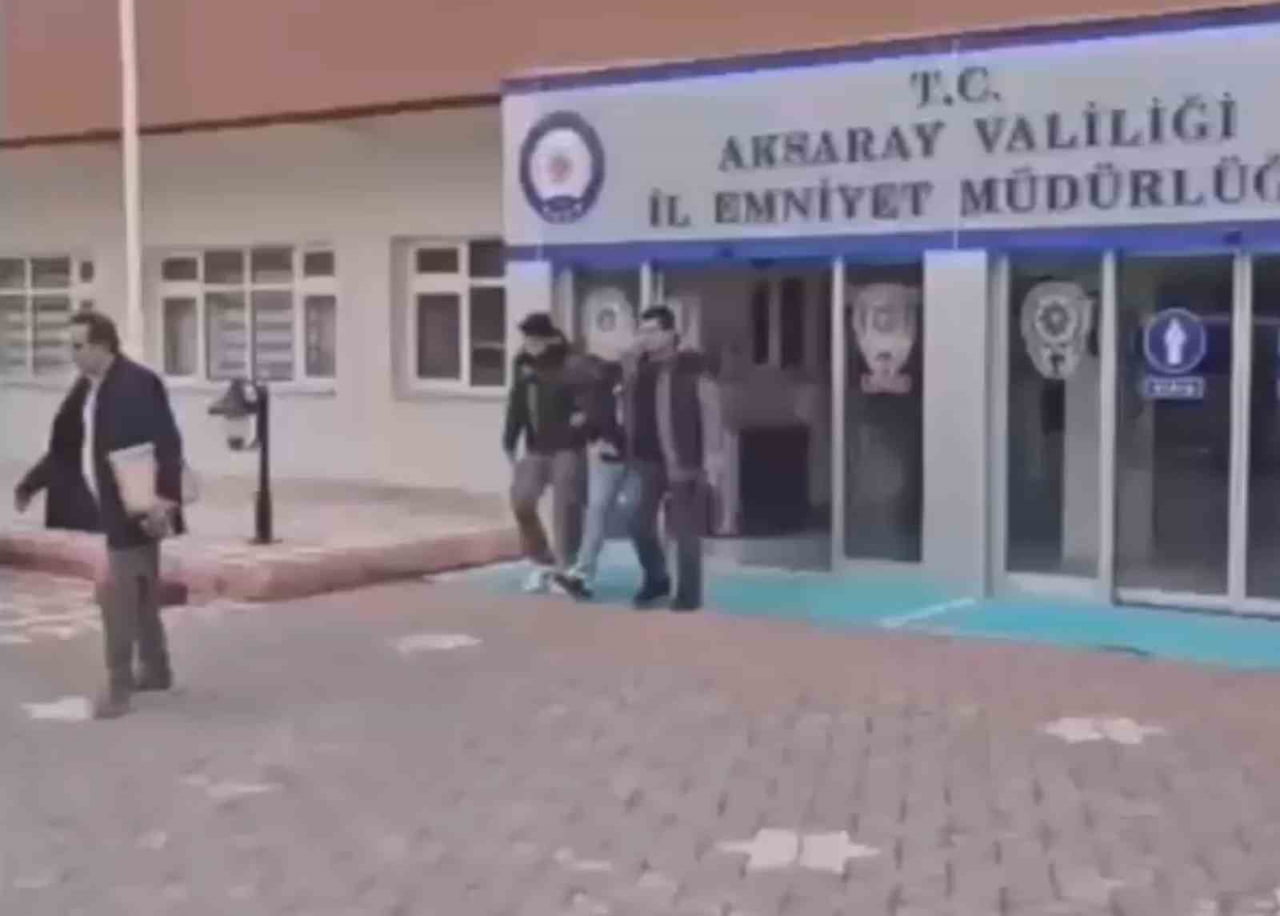 AKSARAY’DA DOLANDIRICININ VAADİNE KANARAK BABASININ BANKA HESAPLARINDAN GİZLİCE 1,5 MİLYON LİRA...