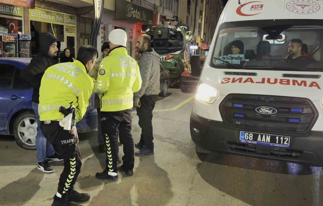 AKSARAY’DA OTOMOBİLİN ÇARPMASI SONUCU YOLA SAVRULARAK YARALANAN 5 YAŞINDAKİ ÇOCUK HASTANEYE...