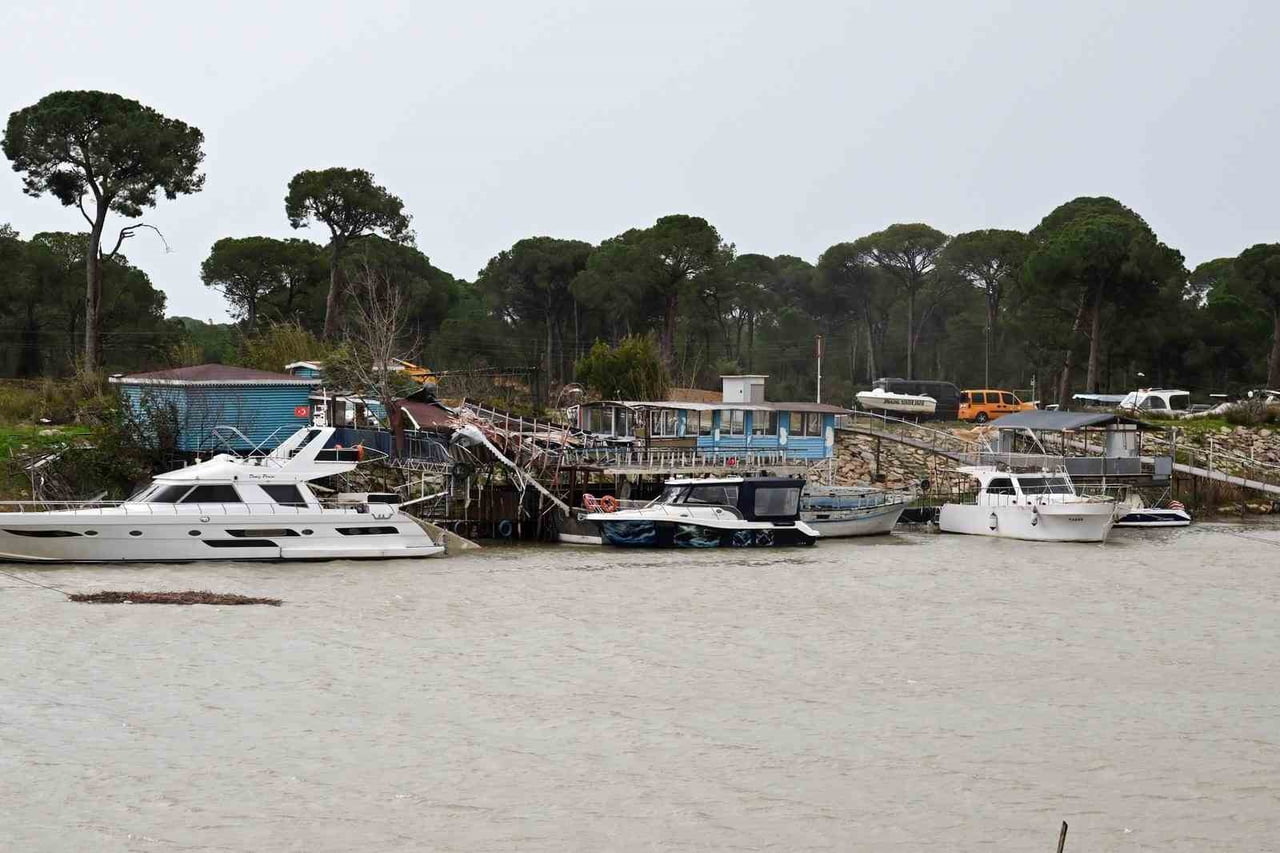 AKSU İLÇESİNE BAĞLI KUMKÖY VE KUNDU MAHALLELERİNİ ZİYARET EDEN ANTALYA VALİSİ HULUSİ ŞAHİN, AŞIRI...