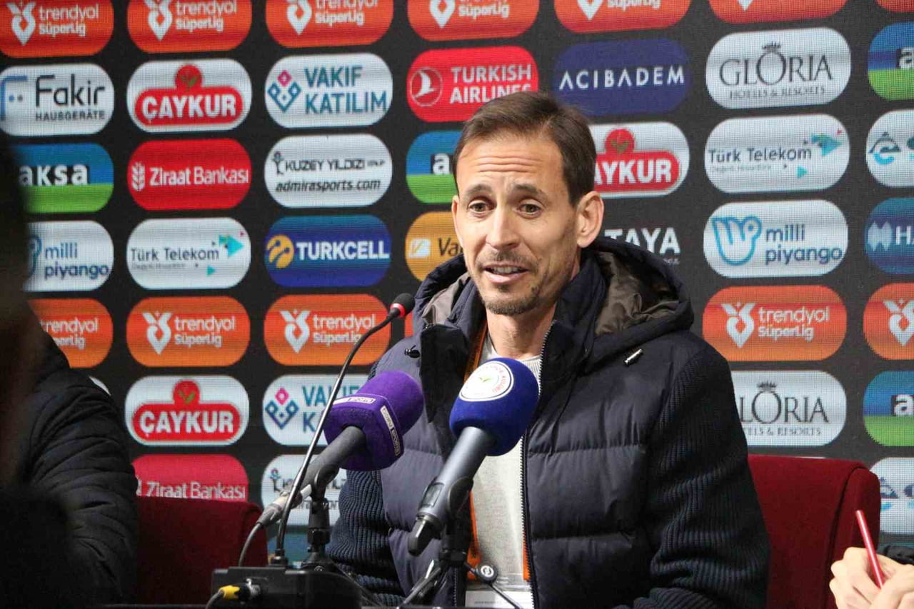 ALANYASPOR TEKNİK DİREKTÖRÜ JOAO PEREİRA "MAÇA RAKİBİMİZİN ÇOK HIZLI BİR ŞEKİLDE 10 KİŞİ...