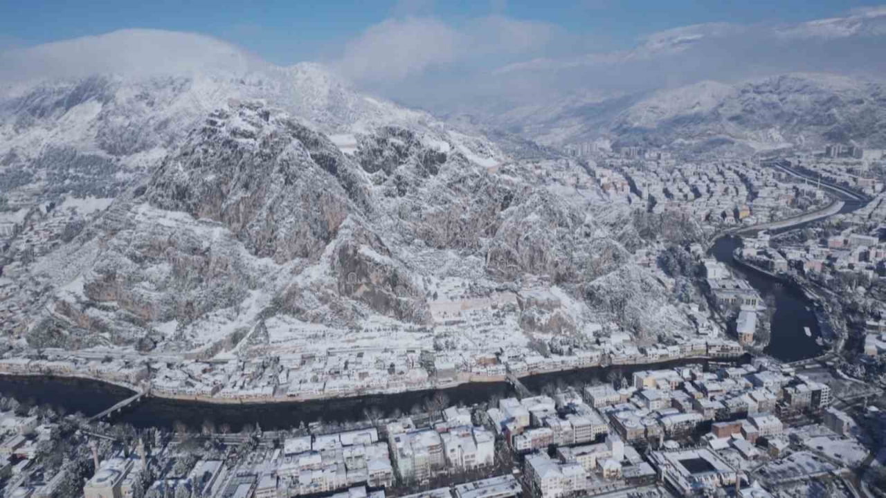AMASYA’DA SARP KAYALIKLARIN ÜSTÜNDE BULUNAN AMASYA KALESİ’NDEKİ HAPİSHANEDEN BİR MAHKUMUN 363 YIL...