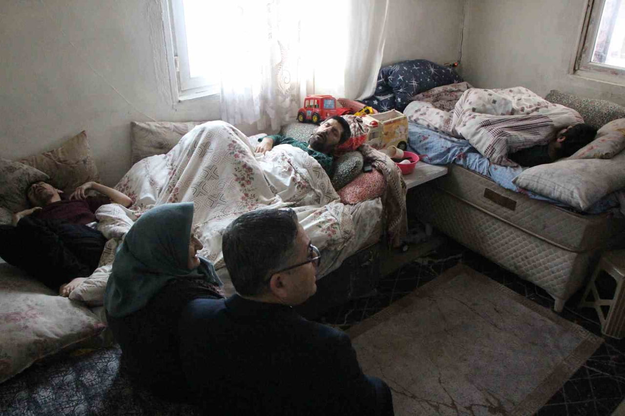 AMASYA’NIN GÜMÜŞHACIKÖY İLÇESİNDE ZİHİNSEL ENGELLİ EVLATLARI 33 YAŞINDAKİ UFUK, 37 YAŞINDAKİ ÖMER...