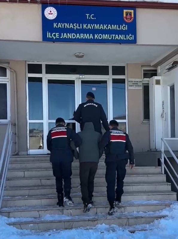 ANADOLU OTOYOLU DÜZCE KESİMİNDE ARACIYLA 250 KİLOMETRE HIZLA GİDEN VE O ANLARI SOSYAL MEDYA...