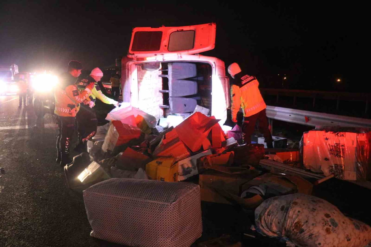 ANADOLU OTOYOLU’NUN SAKARYA GEÇİŞİNDE 1 KİŞİNİN HAYATINI KAYBETTİĞİ, 3 KİŞİNİN İSE YARALANDIĞI...
