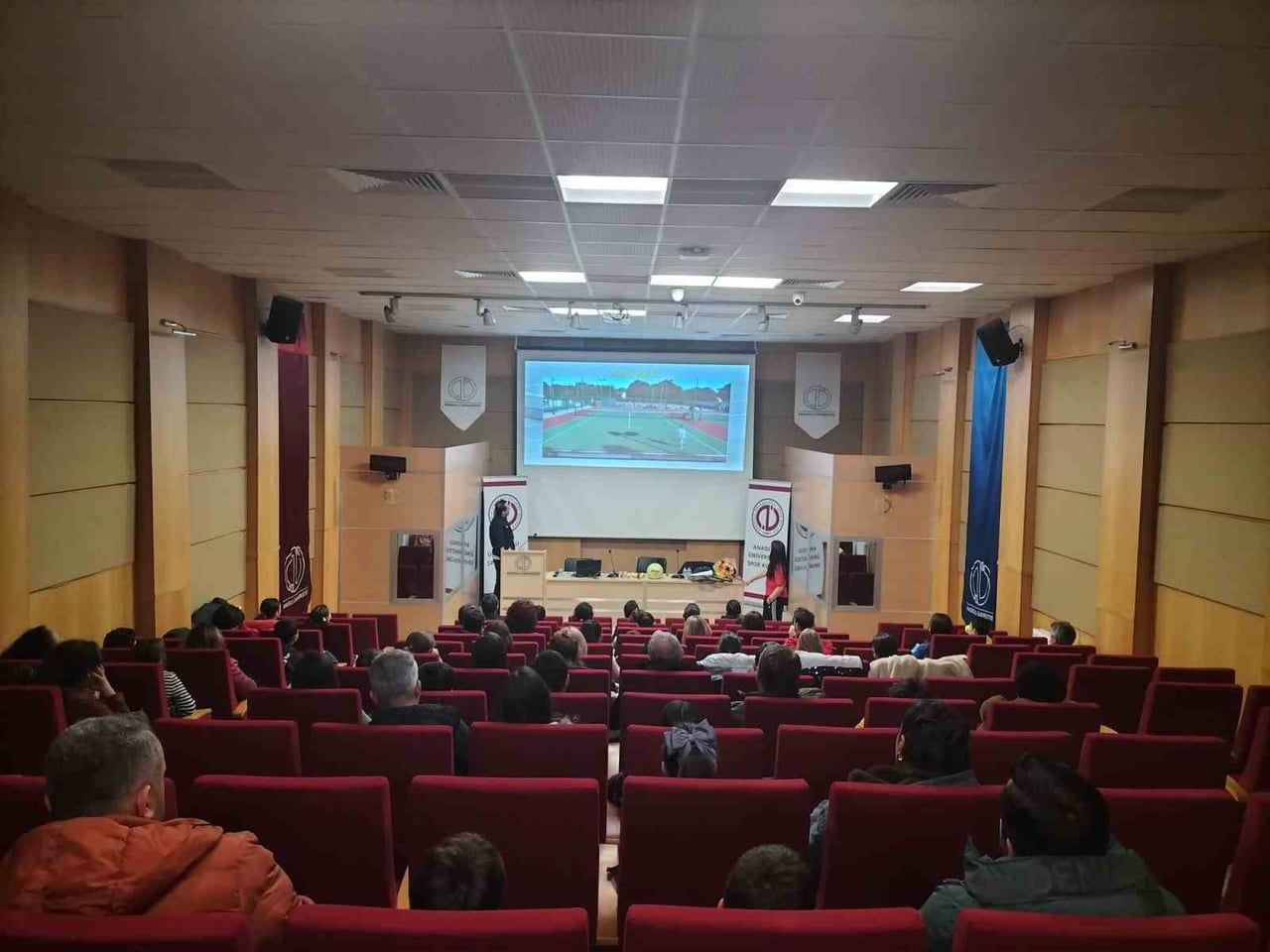 ANADOLU ÜNİVERSİTESİ SPOR KULÜBÜ, TENİS BRANŞINDA SPORCULAR VE AİLELERE YÖNELİK "TENİSE GENEL...