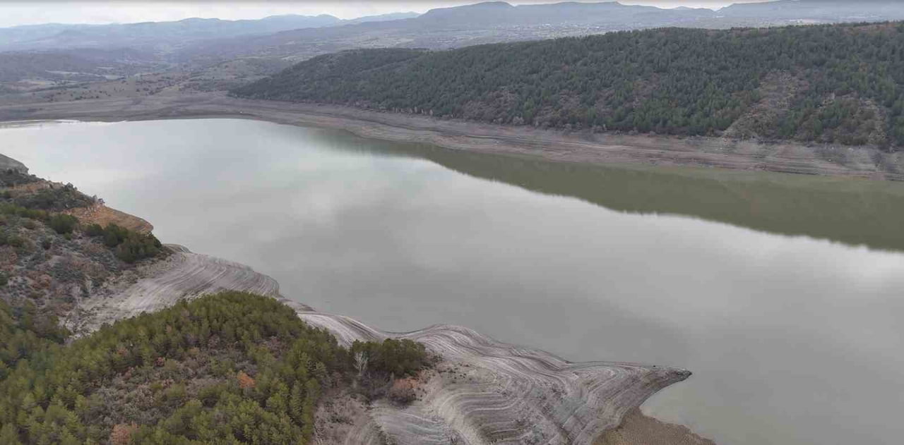 ANKARA'NIN ÖNEMLİ İÇME SUYU KAYNAKLARINDAN BİRİ OLAN KURTBOĞAZI BARAJI'NDA, ERİYEN KARLAR VE SON...