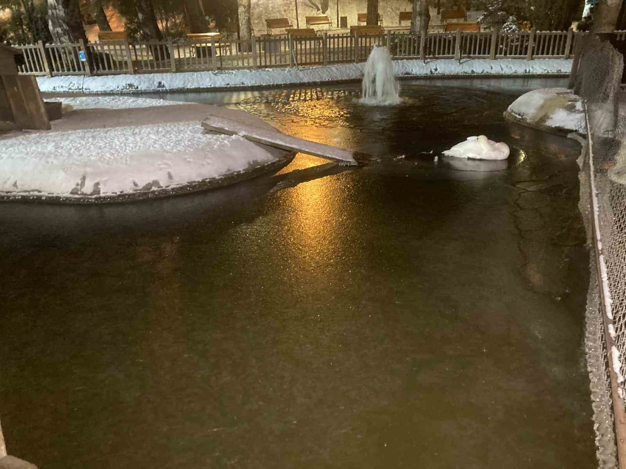 ANKARA’DA KAR YAĞIŞININ ARDINDAN HAVA SICAKLIĞI EKSİ 11 DERECEYE KADAR DÜŞTÜ. KENTİN SİMGE...