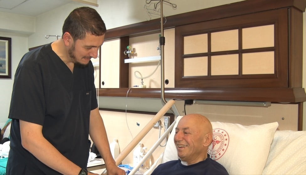 ANKARA’DA ‘MİNİMAL İNVAZİV’ YÖNTEMİYLE BYPASS OLAN HASTAYA DOKTORLAR, "BU SENİ 40 SENE GÖTÜRÜR"...