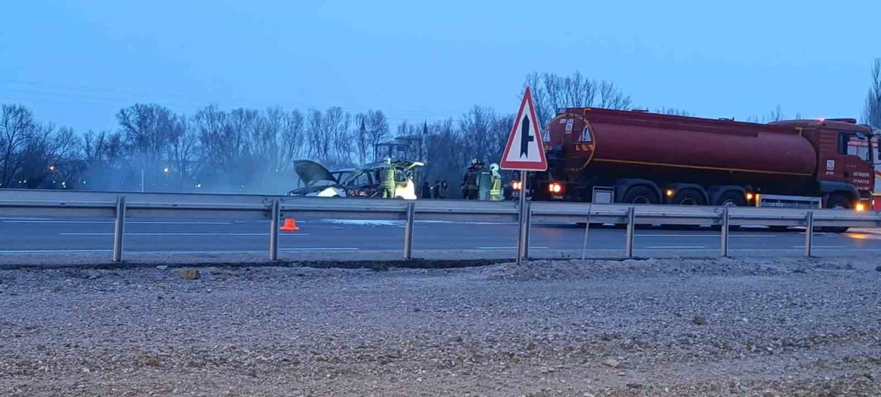 ANKARA’NIN AKYURT İLÇESİNDE TRAFİKTE SEYREDEN BİR ARAÇTA YANGIN ÇIKTI, ARAÇ KULLANILAMAZ HALE...