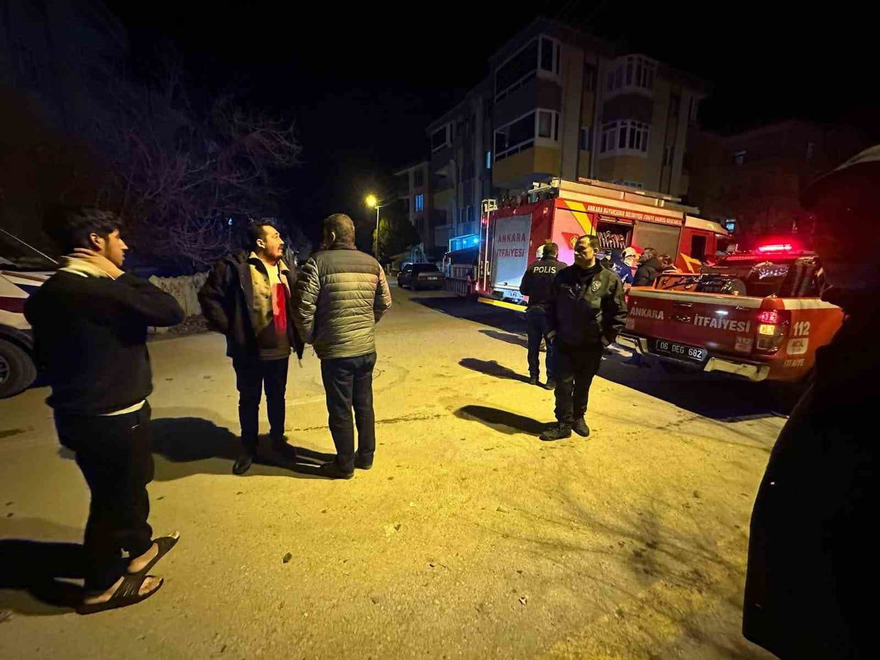 ANKARA’NIN BEYPAZARI İLÇESİNDE BİR BİNANIN BACASINDA ÇIKAN YANGIN KISA SÜREDE İTFAİYENİN ERKEN...