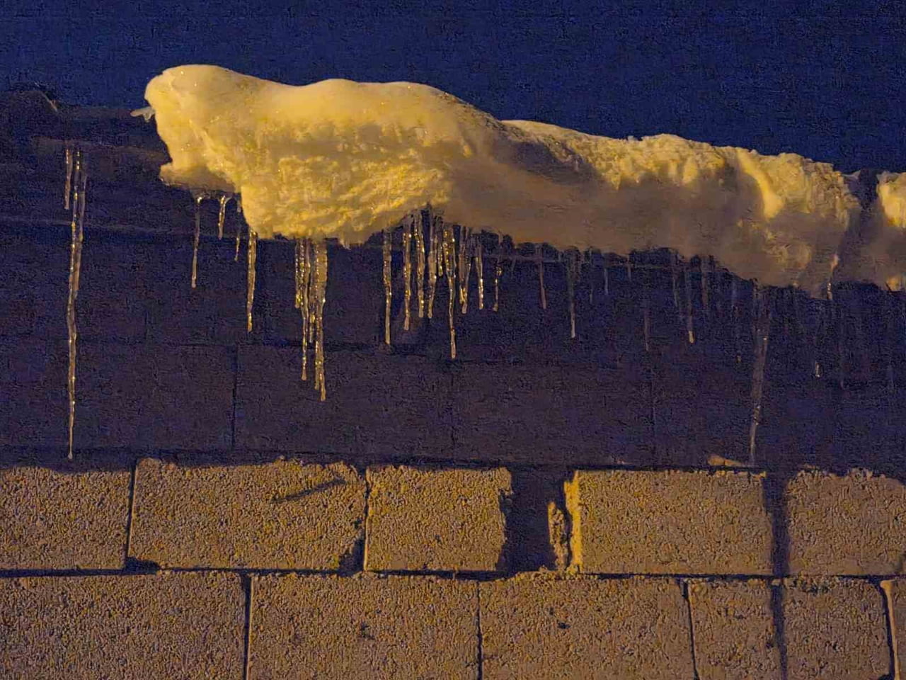ANKARA’NIN MERKEZ VE ÇEVRE İLÇELERİNDE GÜN BOYUNCA SOĞUK ETKİSİNİ GÖSTERİRKEN, ÇEVRE İLÇELERDE...