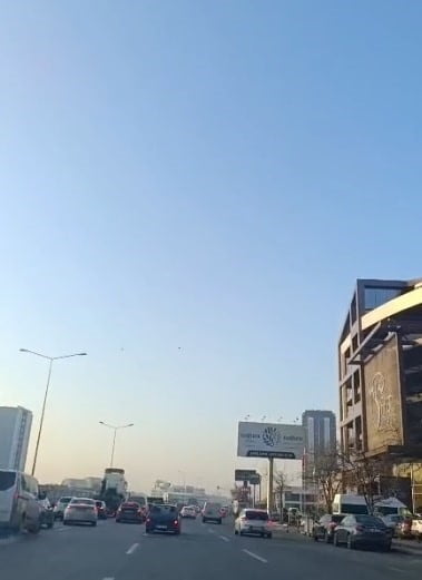 ANKARA’NIN YENİMAHALLE İLÇESİ ÇEVREYOLUNDA ZİNCİRLEME TRAFİK KAZASI MEYDANA GELDİ. KAZA ANI BAŞKA...