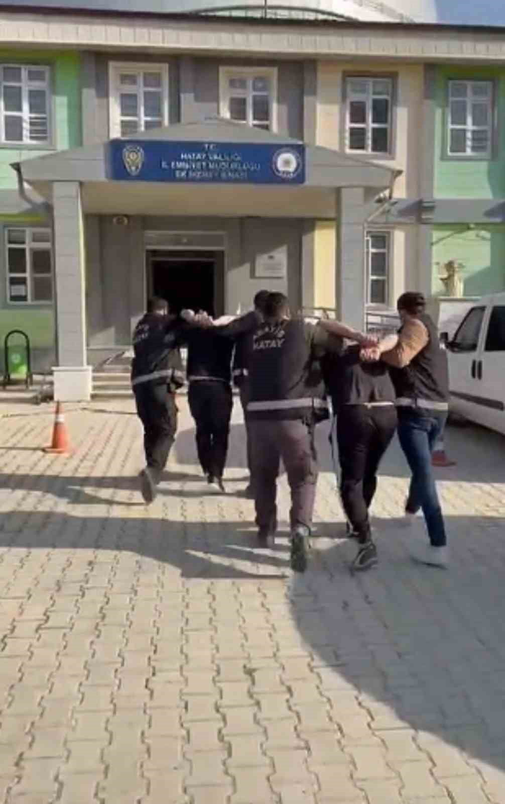 ANTAKYA’DA SİLAHLA YAĞMAYA TEŞEBBÜS: 2 ŞÜPHELİ TUTUKLANDI